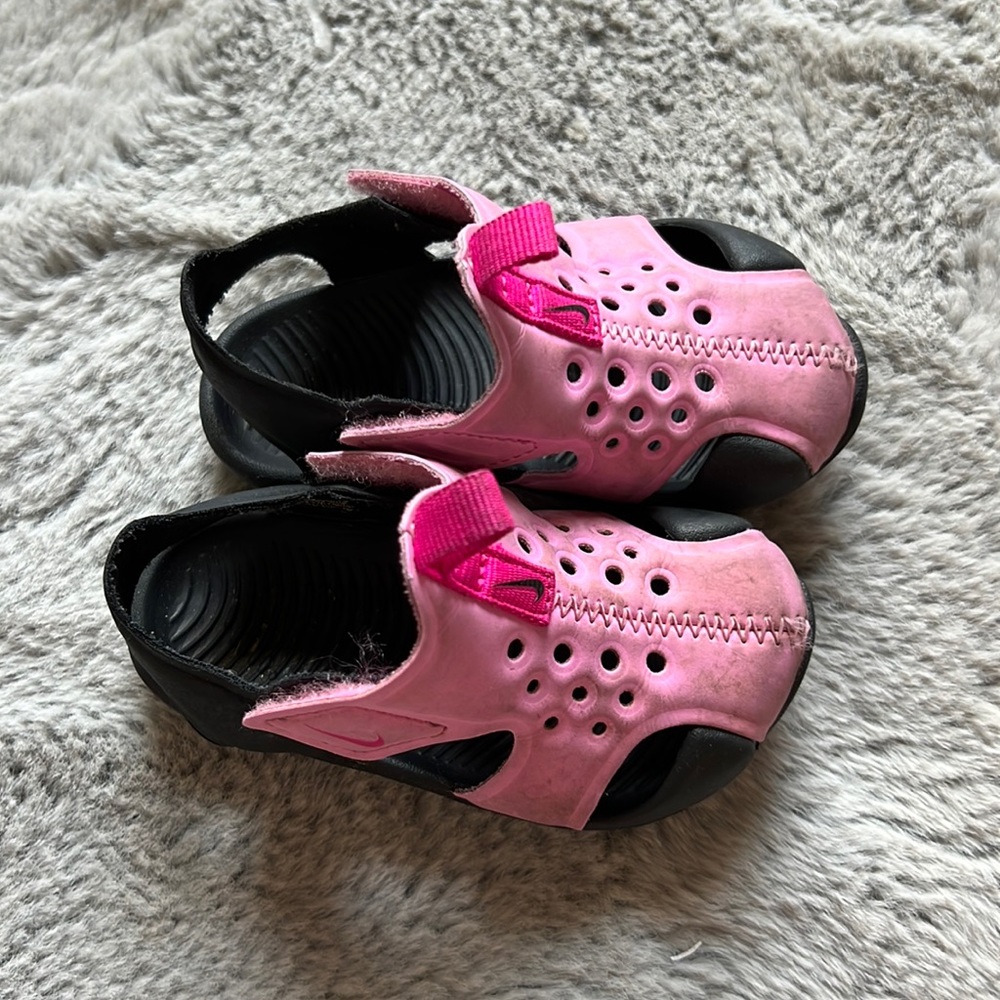 Nike sandals toddler size 5